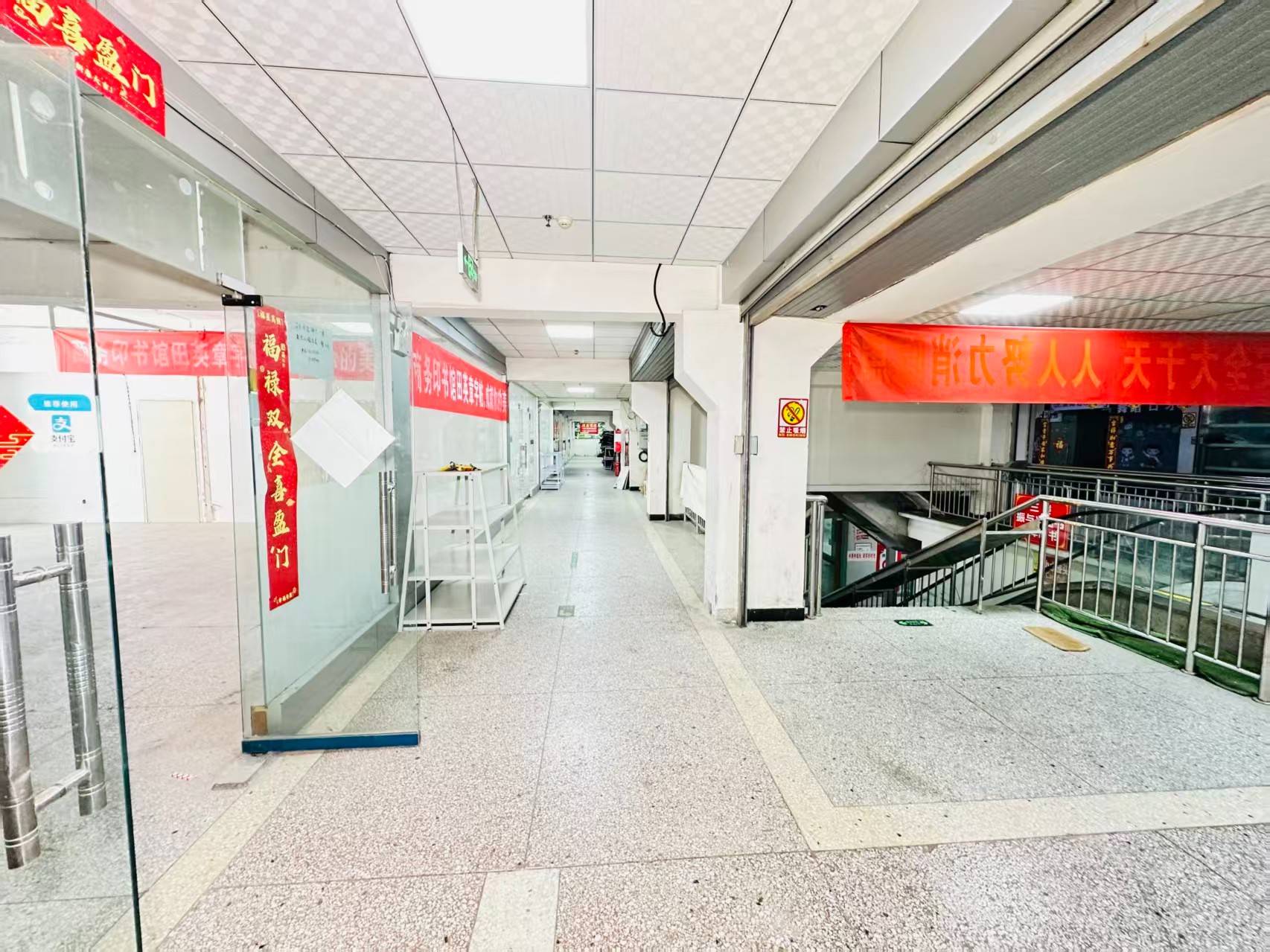孙石路引入人工智能技术应用场景，推动AI与商业、零售、电商、企业服务等领域融合发展。